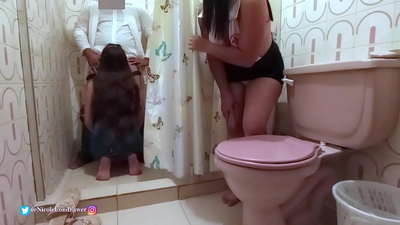 نرس د روغتون په تشناب کې د ډاکټر ناروغ ناروغ موندلی / لومړۍ برخه / نیکوللینډر / چکیکنډي