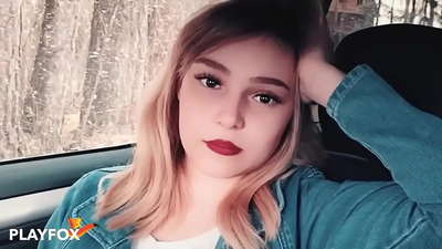 سکسی ماشوم په خوښۍ سره د تخفیف کارت کې وخوري